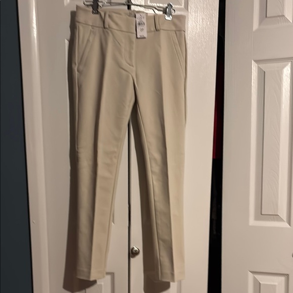 LOFT Pants - NWT LOFT modern skinny petite pants in cream size 0P